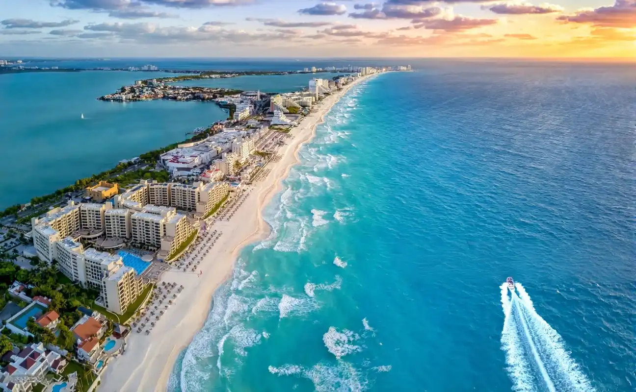 Colorful streets of Mexico - expat living guide